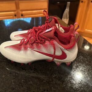 Nike Vapor Untouchable Low Pro TD
Football Cleats Size 10.5
White/Crimson
